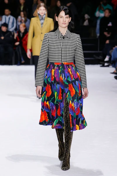 Look 17